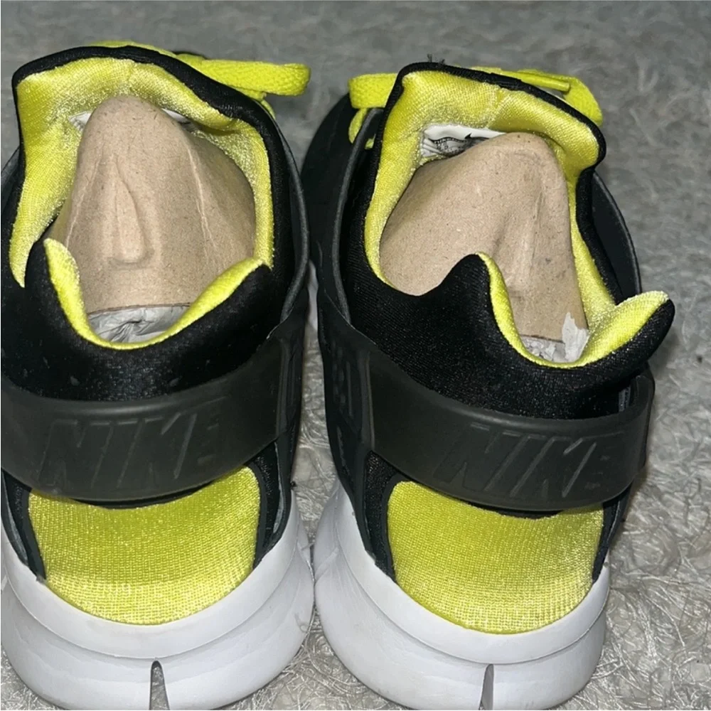 NIKE AIR HUARACHE - great condition / like new  - size 8.5 mens - Picture 4 of 4